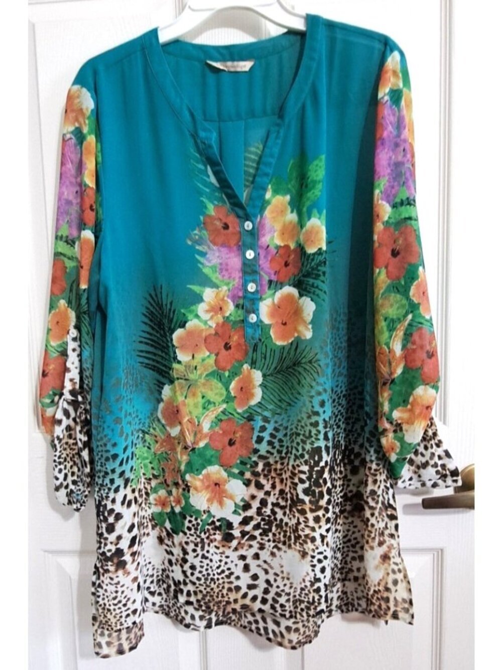 Soft Surroundings Women's L Tropical 1/2 Button Placket Long Roll-Tab Sleeves